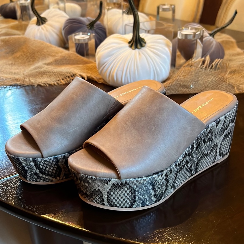 Report Women’s tan leather with black and tan snakeskin sandal wedge size 7